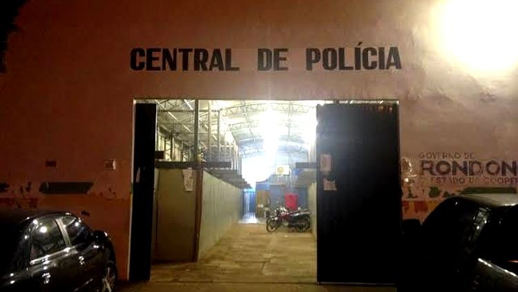 FLAGRANTE: Três são presos armados durante abordagem da PM no Costa e Silva