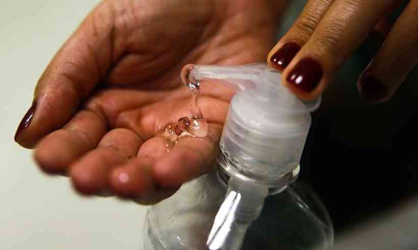 Álcool gel é eficaz na prevenção ao coronavírus, diz Conselho de Química