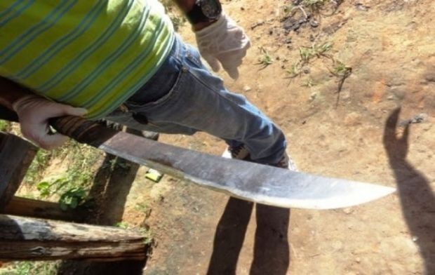 JOVEM É VÍTIMA DE GOLPES DE FACÃO E DESCONHECE OS MOTIVOS DAS AGRESSÕES