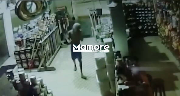 ELEMENTO É FILMADO FURTANDO LOJA DE MATERIAL DE CONSTRUÇÃO EM NOVA MAMORÉ