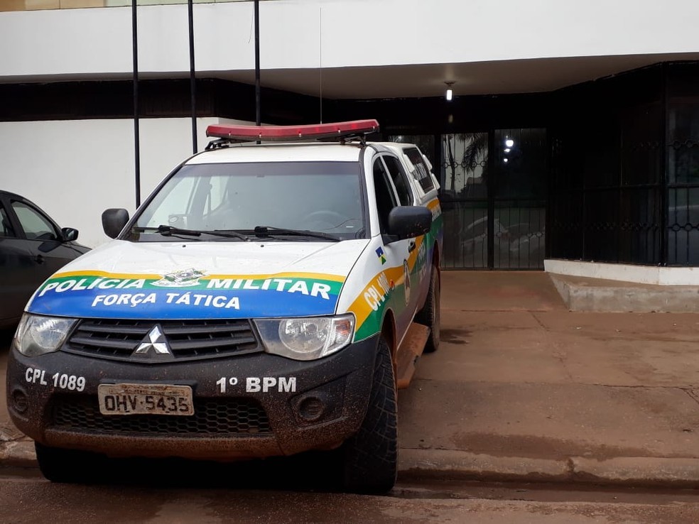 Casal consome bebida em bar e homem surra a mulher por não pagar a conta