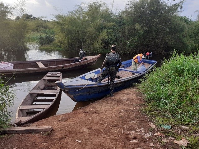 EMBARCAÇÕES BOLIVIANAS SÃO APREENDIDAS, DURANTE OPERAÇÃO PARA COMBATE AO CORONAVIRUS