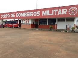 Bombeiros recebem de voluntários alimentos para equipe que trabalham na linha de frente em Guajará-Mirim