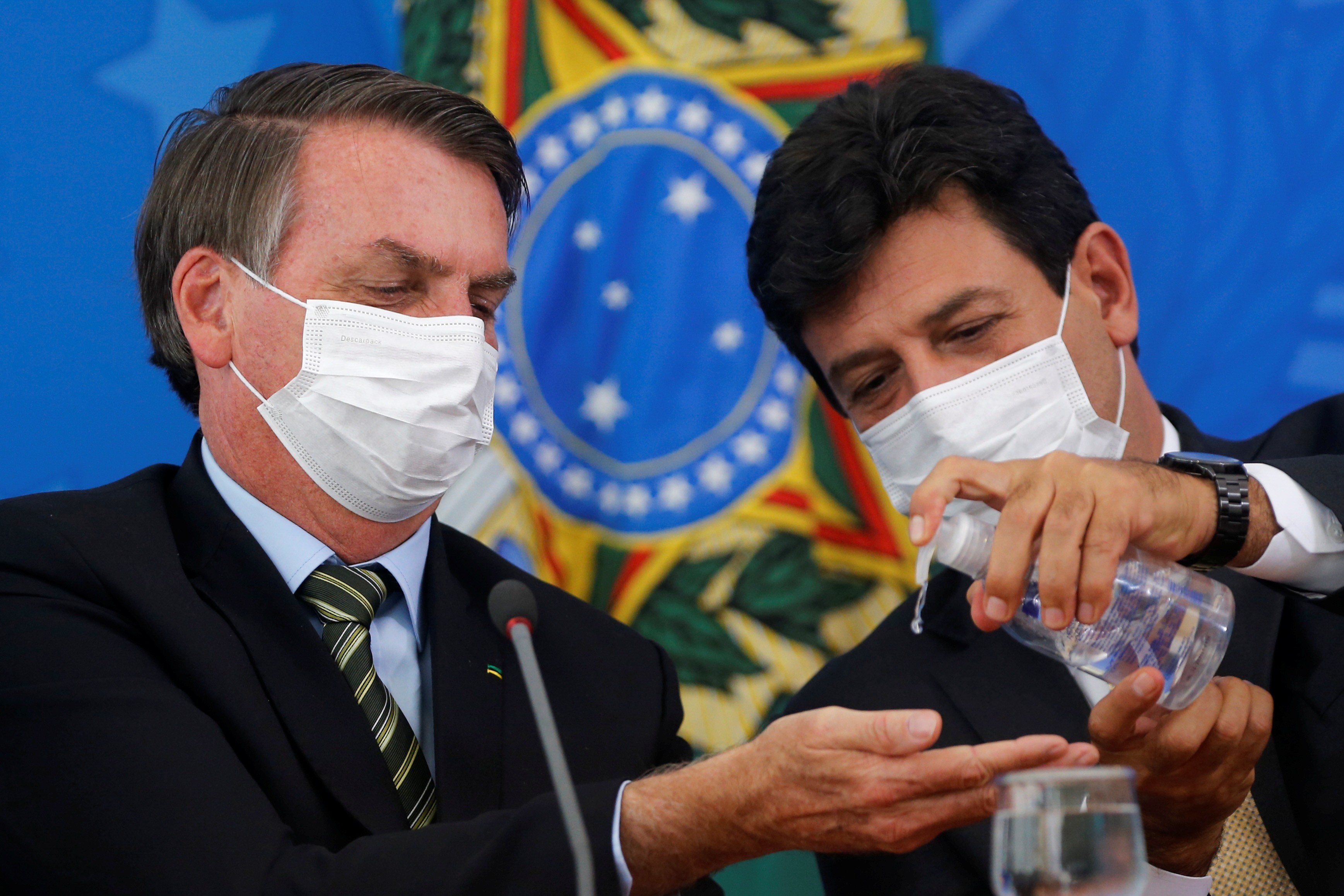 Bolsonaro diz que pode determinar abertura do comércio com ‘uma canetada’ semana que vem
