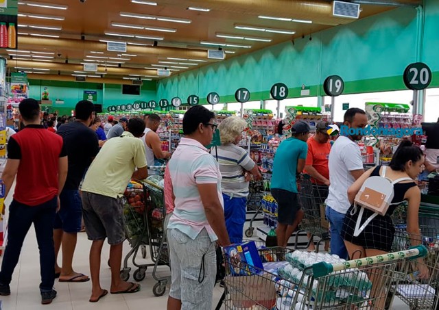 Novo decreto do Governo exige que todas as pessoas usem máscaras para entrarem em comércios liberados