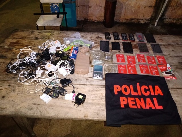 Policiais penais encontram celulares, carregadores e droga no Panda