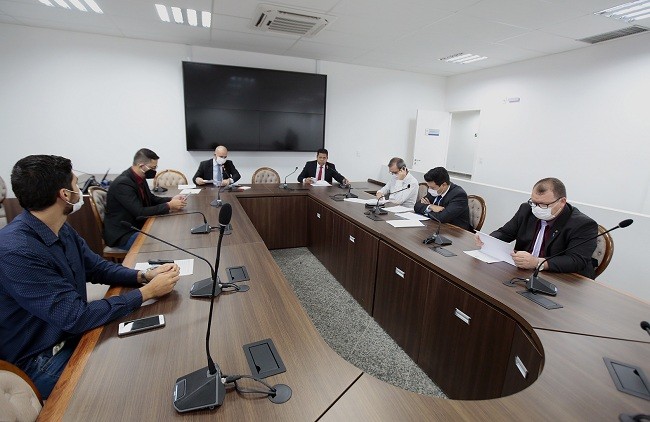 Deputados cobram transparência do Governo no combate ao COVID-19
