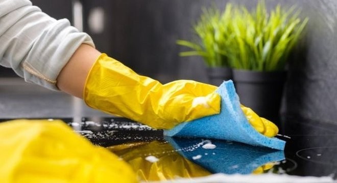 Especialistas ensinam como não trazer o vírus para casa