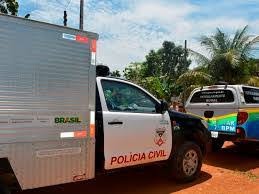 Corpo em decomposição é encontrado dentro de fazenda