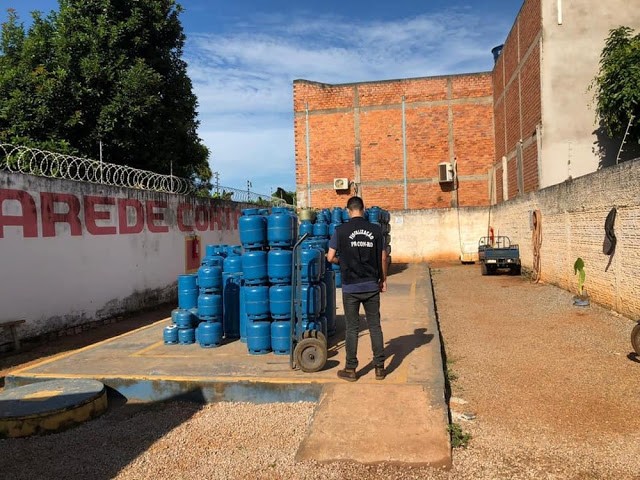 Procon fiscaliza postos de combustíveis e distribuidoras de gás em Guajará-Mirim