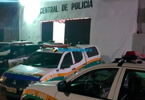 Adolescente é atacada a facada pelo ex-namorado