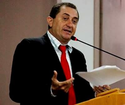Sapata alerta para “falsa ilusão” feita por prefeitos e quer discussão de seu projeto que equipara subsídios de vereadores a dos professores