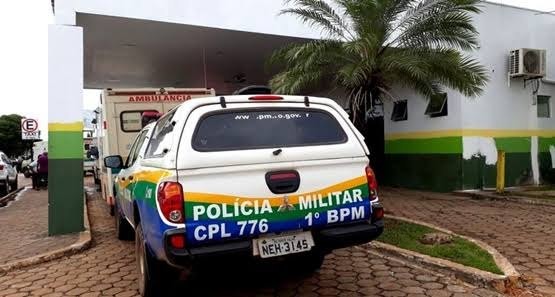 Irmão tenta matar o outro com três golpes de faca dentro de casa