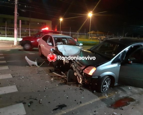 Grave colisão frontal entre carros deixa motoristas lesionados