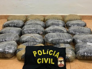 Polícia Civil prende traficantes com 20 quilos de droga após interceptar ônibus