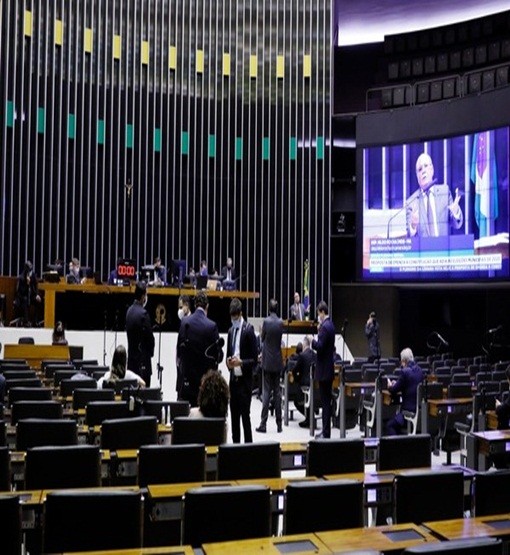 Câmara dos deputados aprova PEC que adia para novembro eleições deste ano