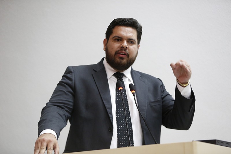 COVID-19: Deputado Jean Oliveira é transferido em UTI aérea para São Paulo