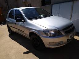Carro é furtado enquanto homem saiu para comprar churrasco
