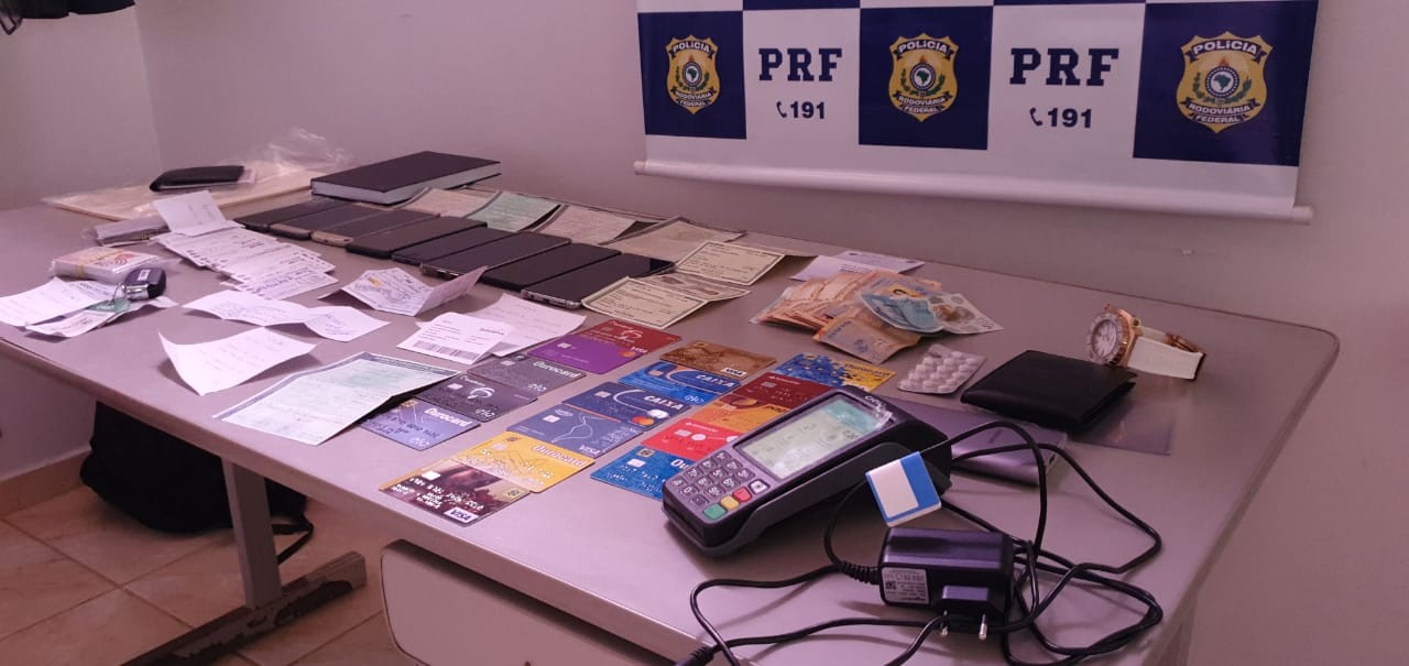 PRF prende três pessoas por falsificação de identidades policiais