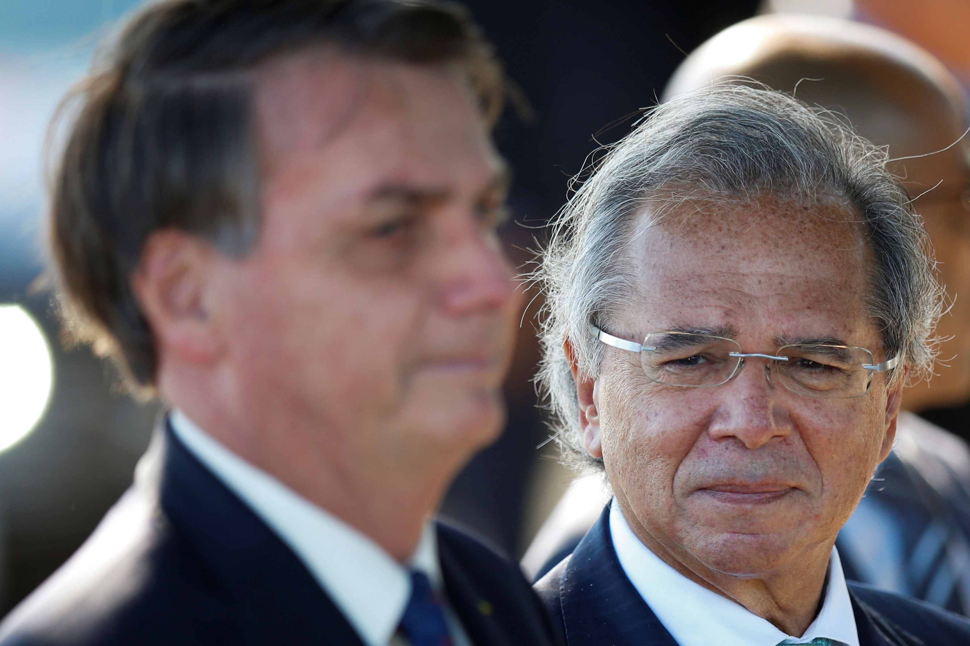 Auxílio emergencial deve ser estendido até o fim do ano, diz Guedes