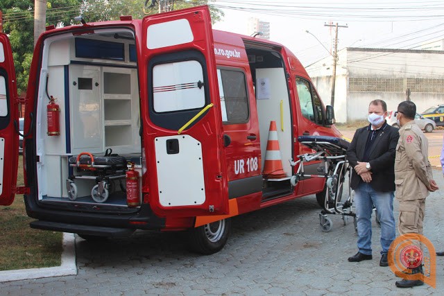 Corpo de Bombeiros de Guajará-Mirim recebe ambulância adquirida com recurso de emenda do deputado Dr. Neidson