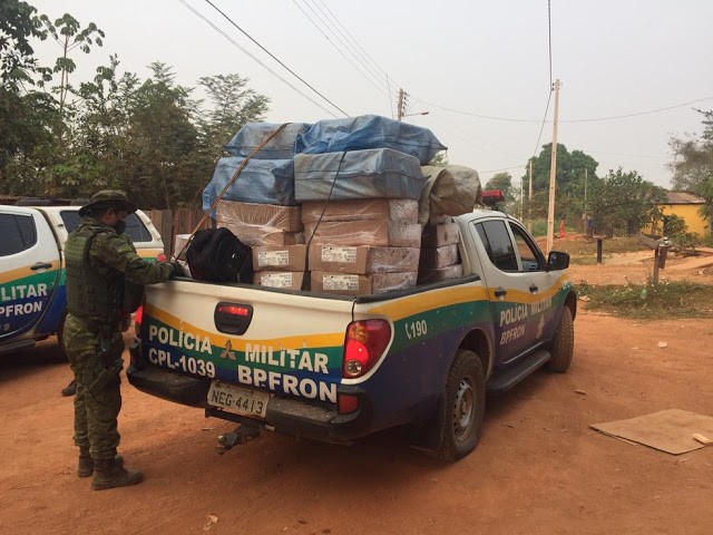 Três são presos em Guajará-Mirim contrabandeando 1 mil quilos de frango da Bolívia para o Brasil