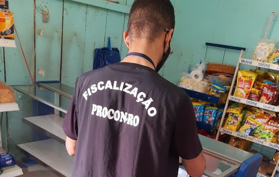 PROCON fiscaliza estabelecimentos comerciais em Guajará-Mirim e Nova Mamoré para coibir preços abusivos em itens de cesta básica