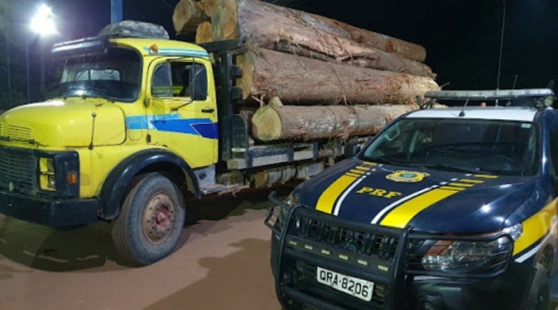PRF identifica transporte irregular de madeira em Nova Mamoré