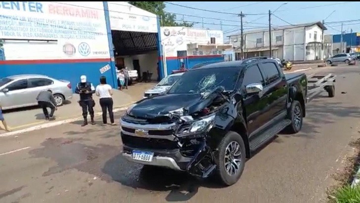 Idoso ciclista é atropelado e morto por caminhonete em cruzamento da capital