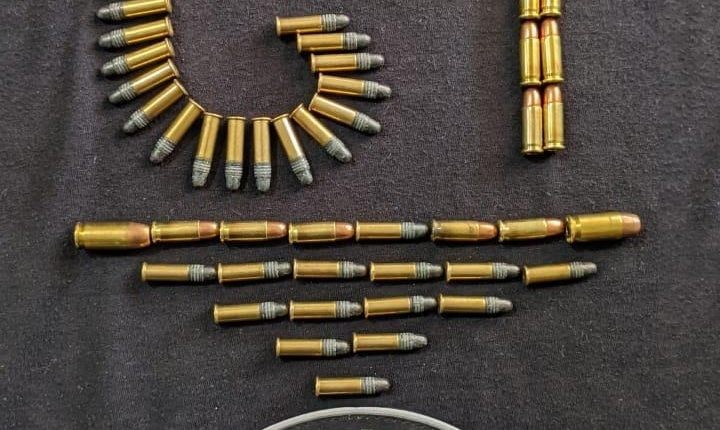 Após barreira na BR-364, PM prende mulher com várias munições