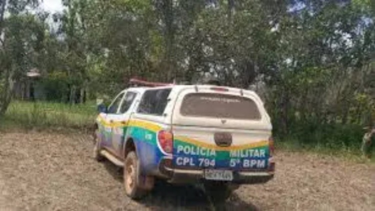 Mulher é encontrada morta dentro de casa com corte no pescoço