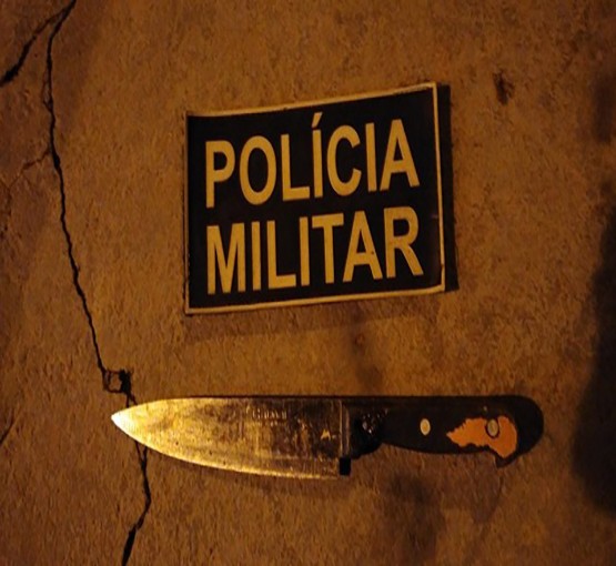 Tentativa de homicídio a facadas é registrada e PM prende acusados