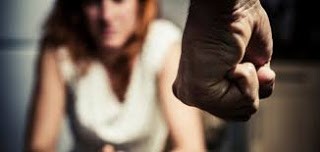 Mulher é impedida de ir para casa após ameaças