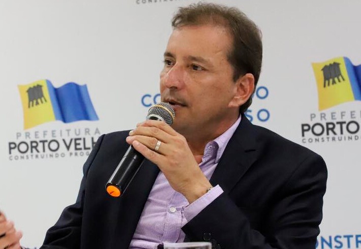 Prefeito anuncia negociação para compra de 80 mil doses de vacina contra coronavírus