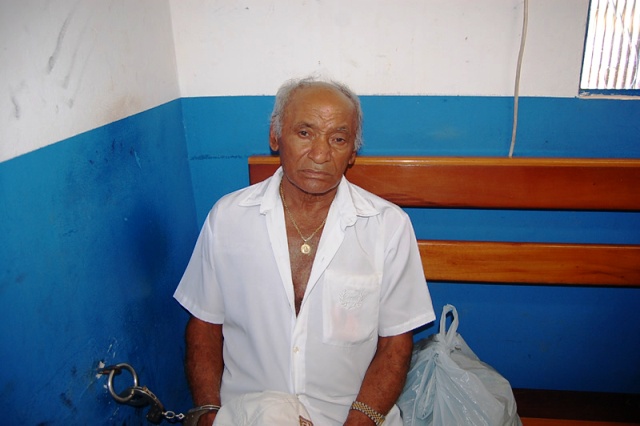 Ancião de 71 anos estupra menor de 14 anos