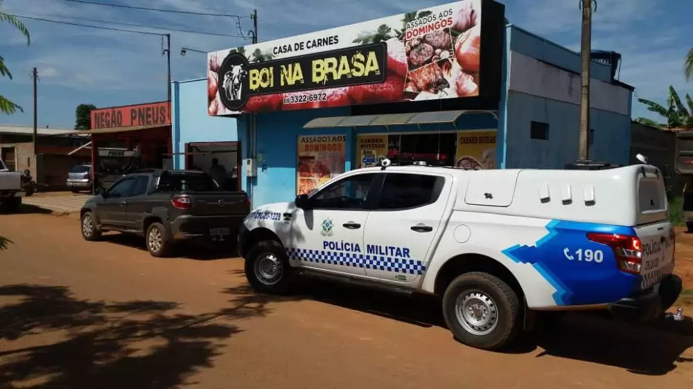 Comerciante sobrevive após homem disparar em sua direção a curta distância