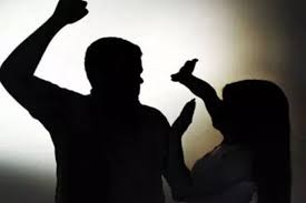 Mulher é agredida após pedir para marido desacelerar o carro, em Guajará-Mirim