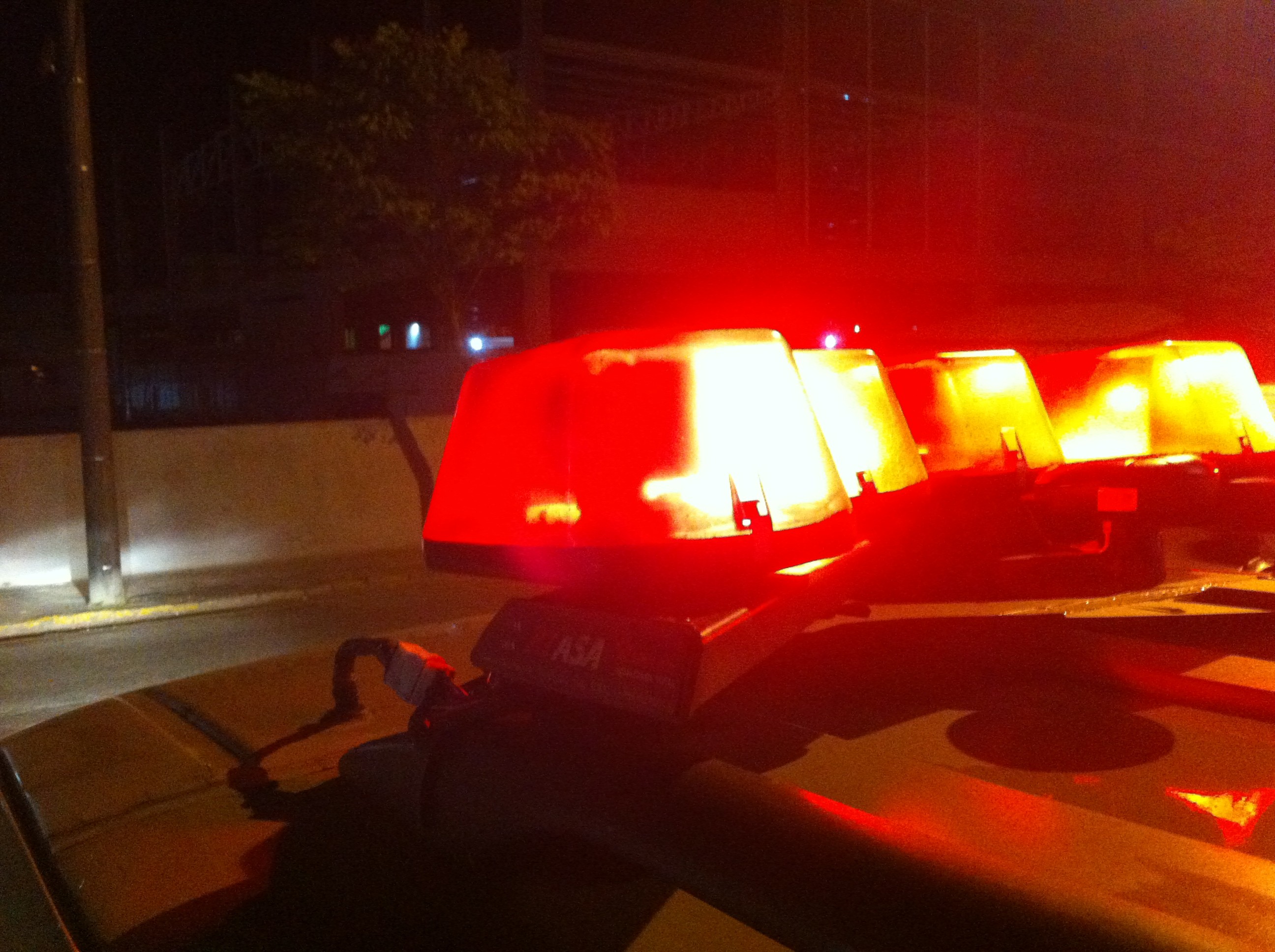 HOMEM AGRIDE MULHER COLOCANDO A CABEÇA DELA DENTRO DA CHURRASQUEIRA EM NOVA MAMORÉ