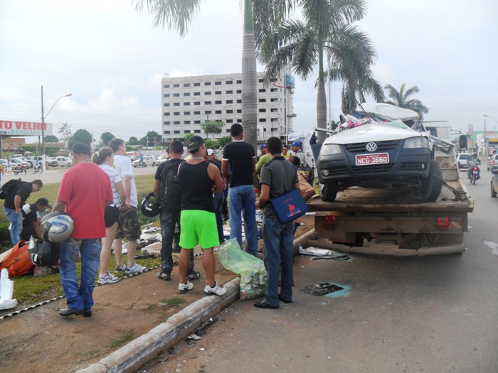 IRRESPONSABILIDADE  Motorista embriagado avança preferencial mata mulher e deixa dois gravemente feridos - FOTOS