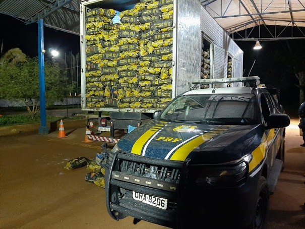 PRF apreende mais de 80 mil maços de cigarro em Guajará-Mirim
