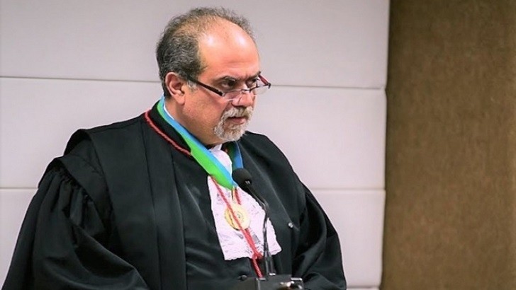 Ex-presidente do TJ/RO, Walter Waltenberg, é intubado após contrair covid-19