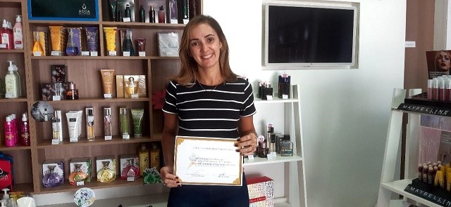 Empresária Luciana Lessa recebe certificado de Destaque 2020 da Rádio Rondônia FM 89,9