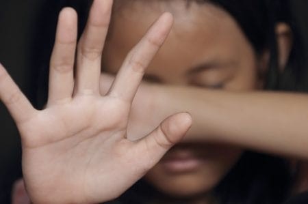 Menina de 13 anos é sequestrada e estuprada na zona sul