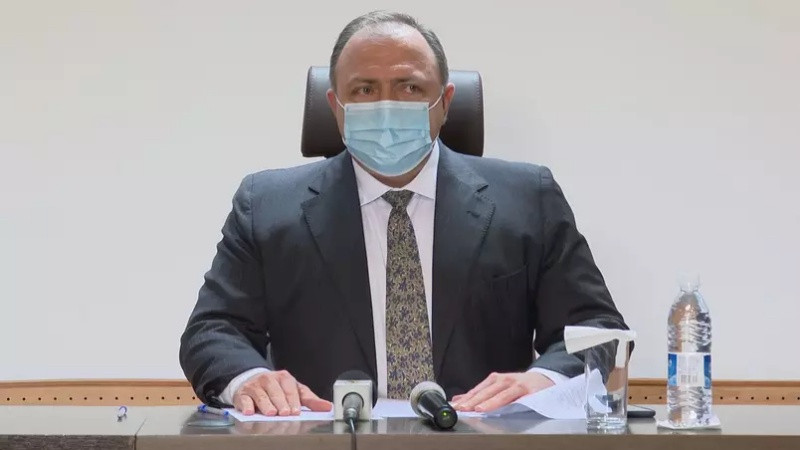 Pazuello promete vacina distribuída amanhã a todos os estados