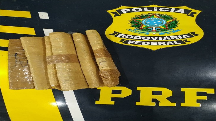 Em Ji-Paraná/RO, PRF apreende aproximadamente 4.5 kg de drogas