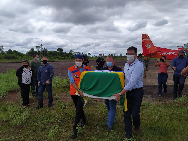 Deputado Dr. Neidson acompanha entrega das primeiras doses da vacina CoronaVac em Guajará-Mirim