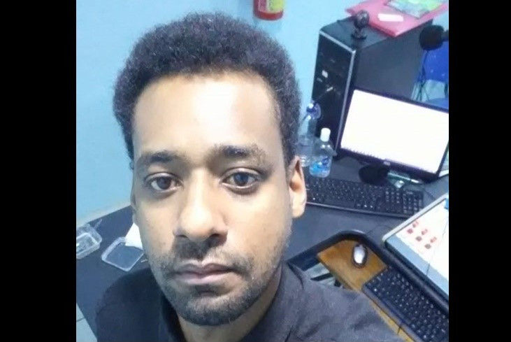 Vídeo mostra que no momento que radialista é assassinado, padre que apresentava programa falava sobre a morte