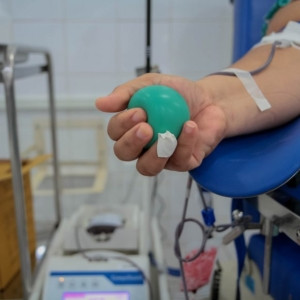 Pessoas que contraíram Covid-19 podem doar sangue após 30 dias, explica especialista da Fhemeron