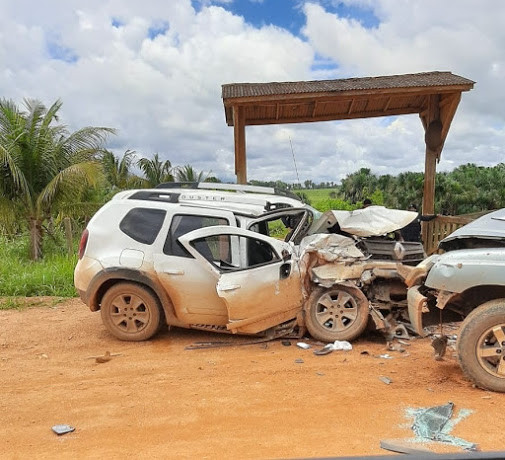 Acidente frontal deixa motorista em estado grave na estrada da linha D em Nova Mamoré