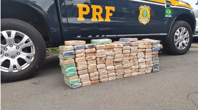 Casal é preso na entrada de São Luís com 117 kg de cocaína pura em fundo falso de uma caminhonete.